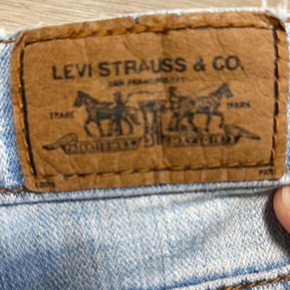 Levi’s Vintage High Rise Denim Shorts Light Wash Size 12 - Picture 7 of 10